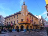 Comienza la instalación de banderas de España en Alcantarilla para celebrar el Día de la Fiesta Nacional