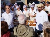 El horneado y reparto de dulces de Pascua inaugura la Navidad en Beniaján