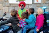 Polica Local de Cartagena alegra la Navidad a los pequenos de la Casa Cuna