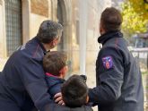 Bomberos del SEIS llenan de ilusin a los niños del centro de acogida 'Cardenal Belluga'