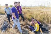 Más de 200 personas participan en una limpieza ambiental en el saladar Lo Poyo y el Mar Menor