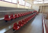 Las gradas del Pabelln Deportivo estrenan 124 nuevos asientos