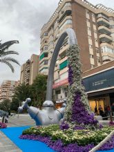 Grifos de cuatro metros para concienciar sobre la calidad del agua corriente y la eliminación de plásticos