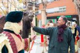 Cientos de pequenos acuden al 'Campamento Real' para entregar a los pajes de los Reyes Magos sus cartas