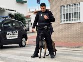 La alcaldesa de Archena presenta un nuevo coche patrulla de la Polica Local que permitir reforzar la seguridad en el municipio