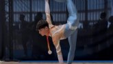 Un joven de 16 años que practica gimnasia estética denuncia que una nueva normativa dificulta a los chicos participar en este deporte