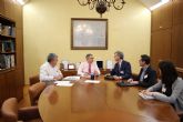 Mario Urrea recibe al director de la refinera de Repsol en Escombreras, Joaqun Garca-Estañ