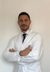 El doctor Claudio Vzquez Colomo del Hospital Vithas Almera, uno de los 50 mejores mdicos de España, segn los 'Top Doctors Awards'