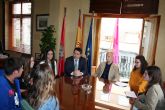 Los alumnos del Centro de Enseñanza Samaniego, que participan en el Concurso Euroscola 2016, entrevistaron al Alcalde y al Concejal de Educación
