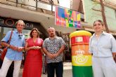 Correos rinde homenaje al colectivo LGTBI con un buzn arcoris en el Pasaje Begona de Torremolinos