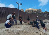 El alcalde y la concejala de Patrimonio Histórico visitan la excavación arqueológica del curso 