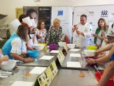 La consejera de Familia e Igualdad de Oportunidades asiste al taller de cocina que el chef ngel Len imparte a niños con Trastorno del Espectro Autista