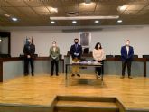 Todos los grupos polticos municipales excepto VOX,  firman el 'Pacto Relanza San Javier'