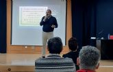 El coach Jos Pomares imparte una charla motivacional organizada por ASECOM