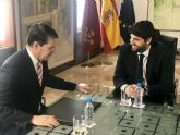 El presidente Fernando Lpez Miras se rene con el director general del Foro Nueva Murcia