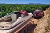 La Policía Local de Cartagena recupera un barco robado en Cabo de Palos oculto en un campo de limoneros