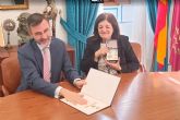 La presidenta de la UCAM recibe el 'Serge Lazareff' que la OTAN otorg a Jos Luis Mendoza