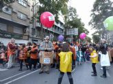 Teatro, gaiteros y máscaras en el desfile de carnaval del barrio del Carmen