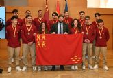 López Miras recibe al alumnado que ha hecho a la Región de Murcia subcampeona de las olimpiadas de la FP 'SpainSkills' López Miras recibe al alumnado que ha hecho a la Región de Murcia subcampeona de las olimpiadas de la FP 'SpainSkills'