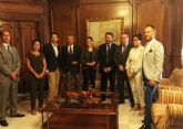 Murcia Seniors Club se reúne con la presidenta del Parlamento autonómico y analizan las vías de participación ciudadana en la institución