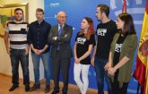 El consejero de Empleo, Universidades y Empresa recibe a los alumnos finalistas en el HackforGood