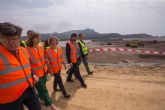 El presidente Fernando Lpez Miras y la ministra Isabel Garca Tejerina visitan los trabajos de regeneracin de la baha de Portmn