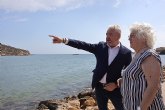 El alcalde de Mazarrón recibe a María Josep Estanyol i Fuentes, prestigiosa experta en cultura fenicia