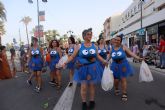 El desfile de carrozas llena de color y alegria las calles de San Pedro del Pinatar