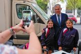 Escolarización. Sevilla . Juanma Moreno y José Luis Sanz comparten pupitre en Sevilla en el primer día de colegio