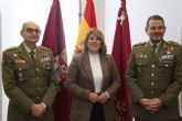 La alcaldesa recibe a los mandos saliente y entrante del Regimiento de Artillería Antiaérea 73