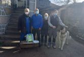 Un polica jubilado de Orense compra un desfibrilador para cardioproteger a los 7 habitantes de su aldea en Galicia