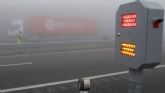 La DGT pone en marcha un sistema de balizas inteligentes para mejorar la conduccin con niebla