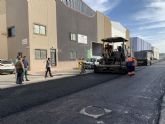 El Ayuntamiento de San Javier invierte 50.000 euros en la pavimentacin de la va con mayor trfico del polgono industrial Los Urreas