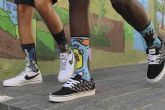 Vestir arte urbano con los calcetines divertidos de la marca ISOKISI