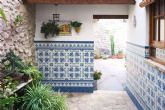 Los bellos y elegantes azulejos andaluces de Interazulejo