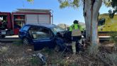 Dos mujeres atrapadas y heridas en un accidente de tráfico con un solo coche implicado en Lorca