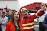 Robles visita las zonas afectadas por el incendio forestal de La Palma, en cuya extincin participa la UME