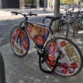 Cityflow y el Circo de Fofito pedalean juntos: magia circense cruza Valencia sobre dos ruedas