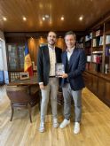 El presidente del gobierno Andorrano, Xavier Espot, y el Cnsul Mayor de Andorra la Vella, David Astri, reciben al escritor David Castillo confirmando el xito de su novela As de Corazones (Grupo Planeta)