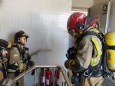 Bomberos sofocan un incendio en las cubiertas del Hospital General Universitario Los Arcos del Mar Menor