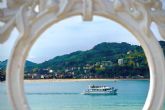 Disfrutar de un paseo en barco por la Baha de La Concha y la costa de Donostia San Sebastin