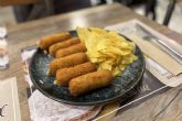 Taberna La Espanola ofrece exquisitas croquetas y tortilla de patatas en Madrid