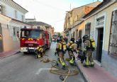 Servicios de Emergencia han extinguido el incendio originado en el patio de una vivienda, en Molina de Segura