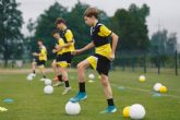 Aprender ingls practicando ftbol con entrenadores de un equipo favorito de la Liga Inglesa