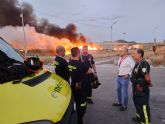 EXTINGUIDO el incendio declarado ayer tarde en el centro de gestin de residuos de Barranco Hondo (Lorca)