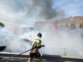 Incendio de canas en la carretera La Puebla - Mula