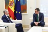 El presidente del Gobierno aborda con el presidente de Amazon los compromisos de la multinacional en España sobre inversión y creación de empleo