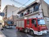 Bomberos extinguen el incendio de una vivienda en Jumilla