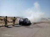 Bomberos extinguen el incendio de un vehculo en Las Torres de Cotillas