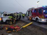 Fallece una persona al colisionar una furgoneta y un camin en Purias (Lorca)